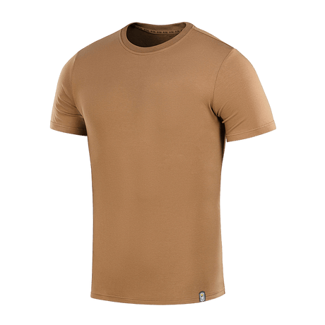 M-Tac T-shirt 93/7 Summer i lysebrun farve, lavet af 93% bomuld og 7% elastan, perfekt til sommerbrug. Let og komfortabel T-shirt til hverdagsbrug.