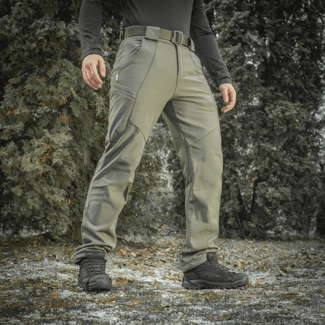 M-Tac Bukser Soft Shell Vinter i naturen, åndbare og vandafvisende, ideelle til efterår og vinterudflugter, foret med fleece for komfort.