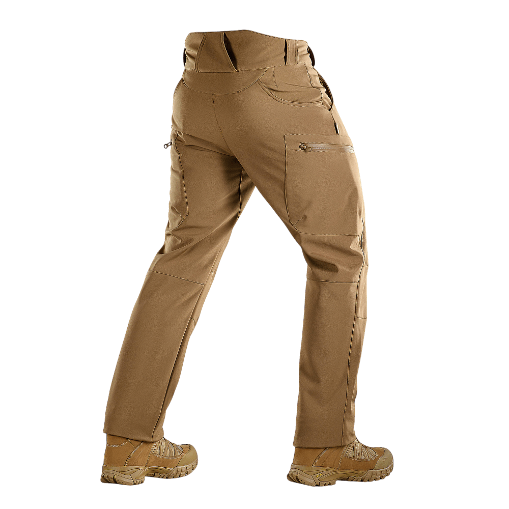 M-Tac Bukser Soft Shell Vinter i brun farve med fleecefor, perfekt til blæsende og regnfulde efterårs- og vinterdage.