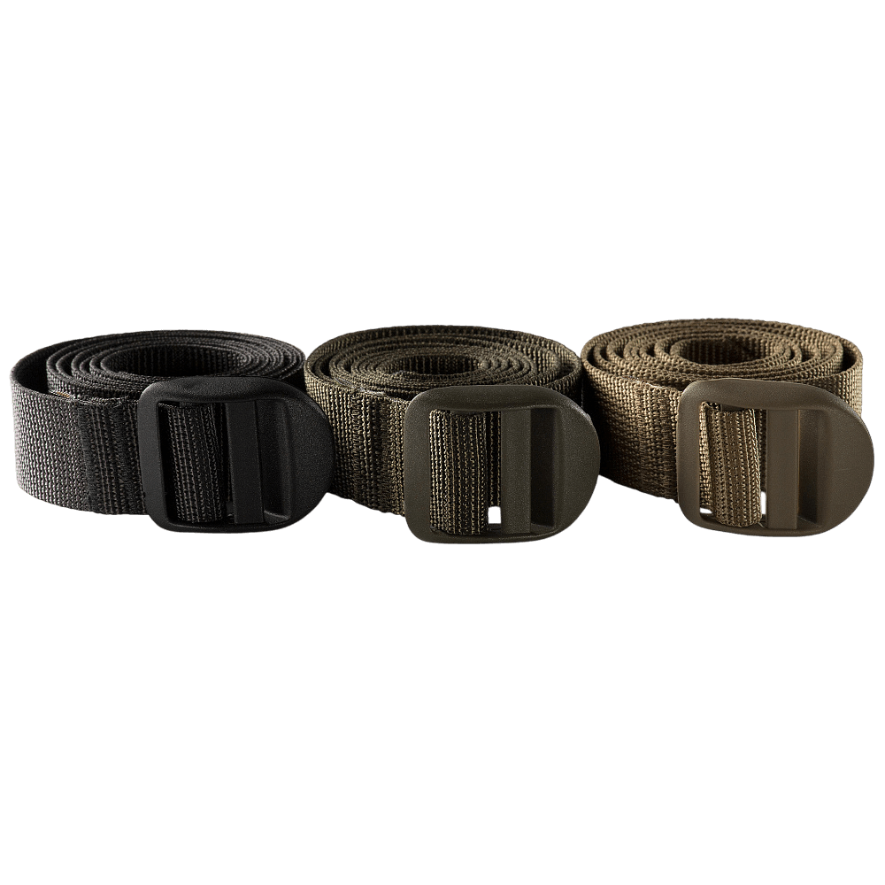 Tre M-Tac Kompressionsrem bælter i nylon i forskellige farver, ideelle til fastgørelse på rygsække for vandreture eller taktisk brug.