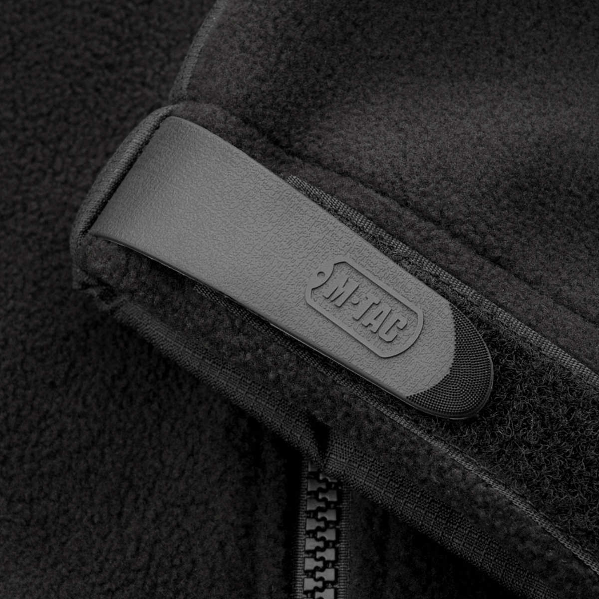 Detalje af M-Tac Alpha Microfleece Jakke Gen.II med slidstærkt fleece og nylonforstærkning, ideel til taktiske og udendørs brug.