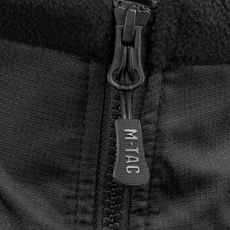 Nærbillede af lynlås på M-Tac Alpha Microfleece Jakke Gen.II, viser solid konstruktion til taktisk og outdoor-brug i koldt vejr.