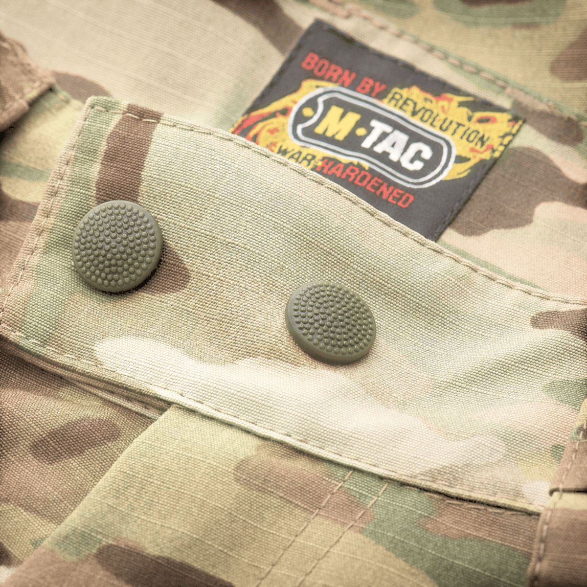 M-Tac Bukser Aggressor Elite NYCO i holdbart NYCO rip-stop stof med knapper og etiket.