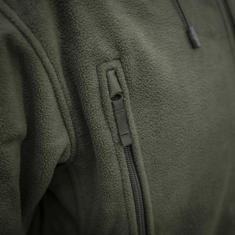 Nærbillede af M-Tac Division Gen.II Windblock Fleecejakke med lynlåslomme og fleece materiale i grøn farve.