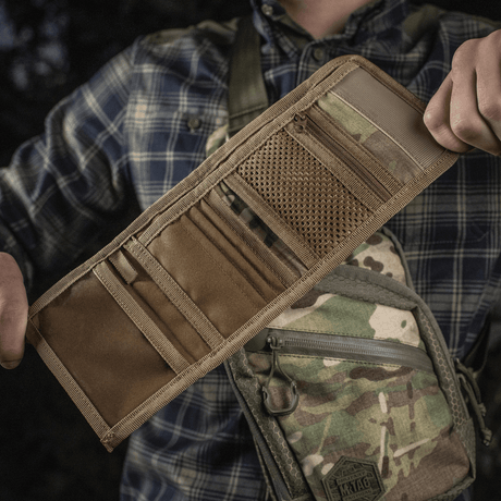 M-Tac Plånbok Elite Gen.II i Cordura 500D-material, hålls öppen för att visa fack och sektioner, idealisk för kontanter, kort och visitkort.