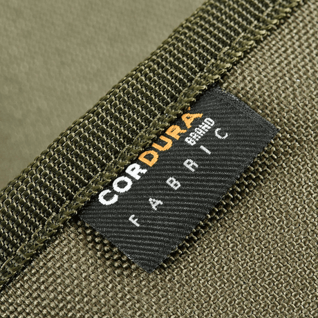 M-Tac Plånbok Elite Gen.II gjord i slitstarkt Cordura 500D-tyg med närbild av märketiketten.