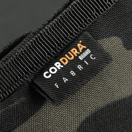 Närbild av M-Tac Plånbok Elite Gen.II gjord i hållbart Cordura 500D-tyg med Cordura-märket i tyget.