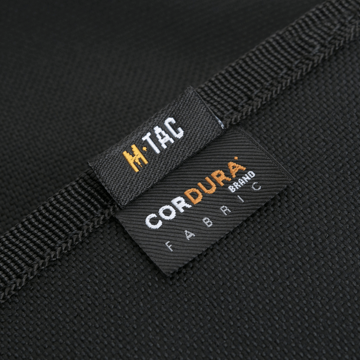 M-Tac Pung med Patch Panel Elite i holdbart 1000D CORDURA® materiale, zoom på stof og mærkesedler, stilfuld og praktisk design.