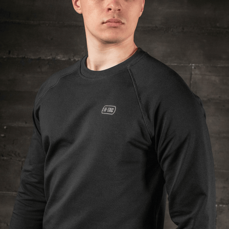 M-Tac Raglan Athlete sweatshirt, svart, minimalistisk design, raglanärm, bekväm passform, perfekt för sport och vardag.