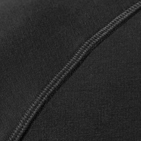 Närbild av svart M-Tac Raglan Athlete sweatshirt med raglanärm för rörelsefrihet, 95% bomull, 5% elastan.