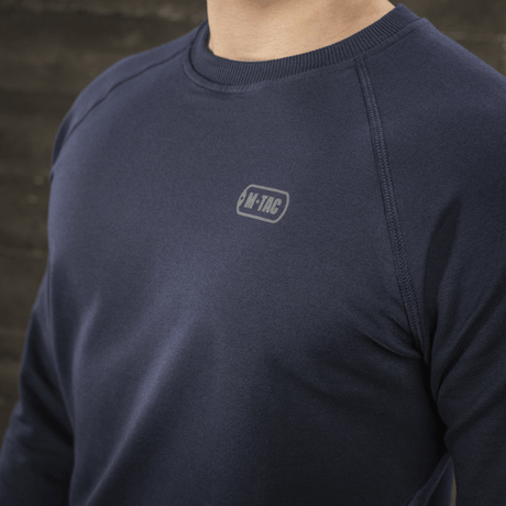 M-Tac Raglan Athlete sweatshirt med minimalistisk design och raglanärm i navy, perfekt för vardag och sport, nära.
