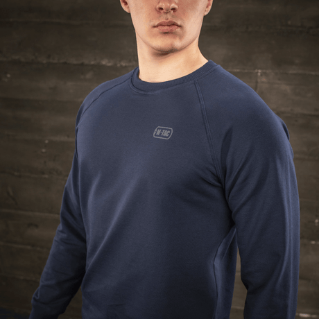 M-Tac Raglan Athlete sweatshirt i navy med rund hals och raglanärm, idealisk för vardag och sport. 95% bomull, 5% elastan.
