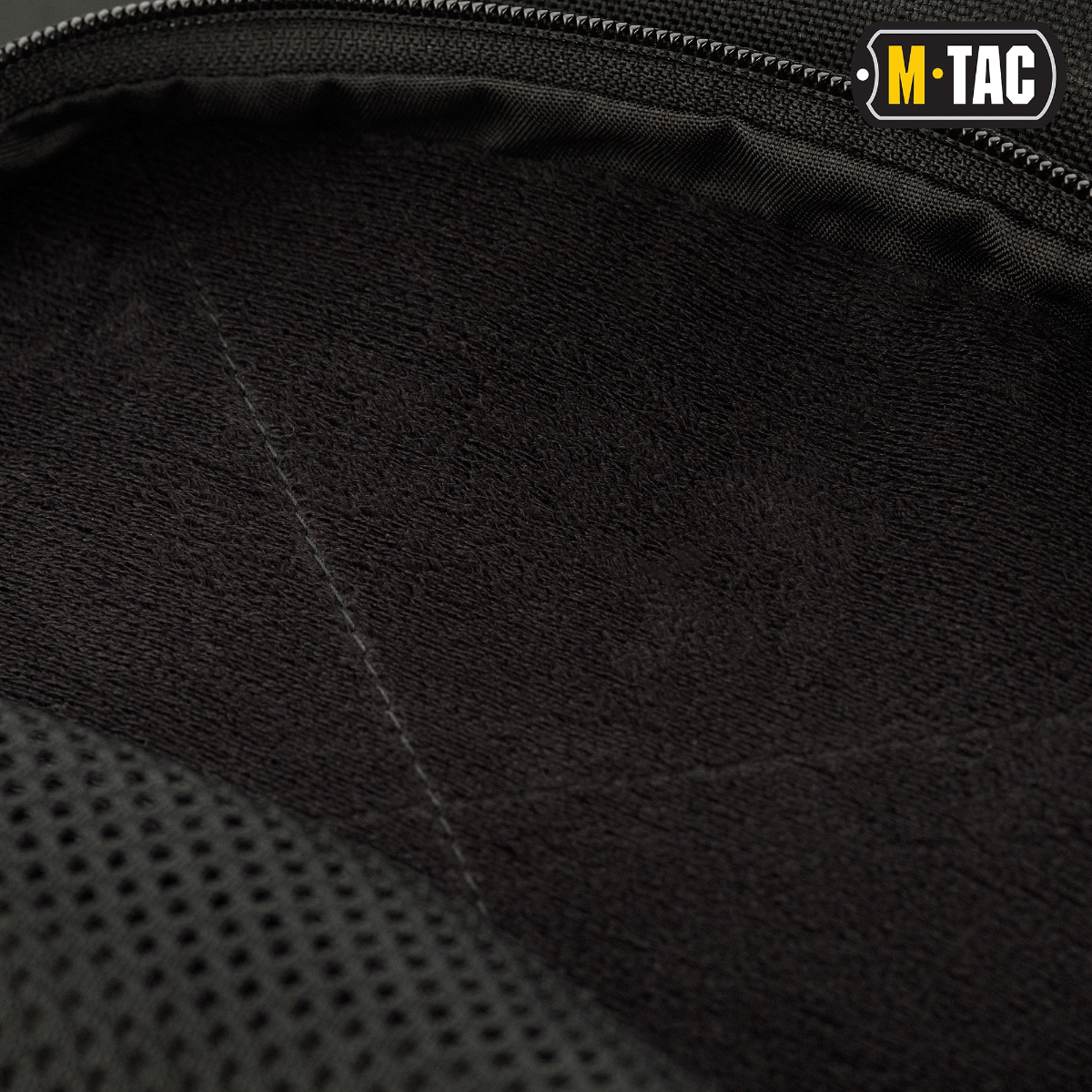 Indvendigt rum i M-Tac Buckler Taske Elite med blød polstring for sikker opbevaring af udstyr.