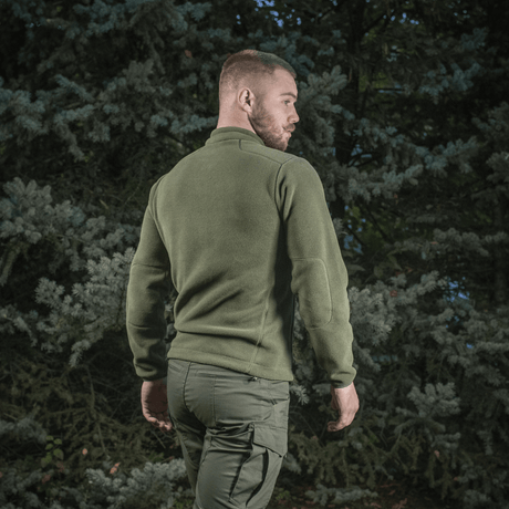 M-Tac Nord Polartec Fleecejakke i grøn farve, vist bagfra i udendørs omgivelser, fremstillet af premium Polartec® 200 Series fleece.