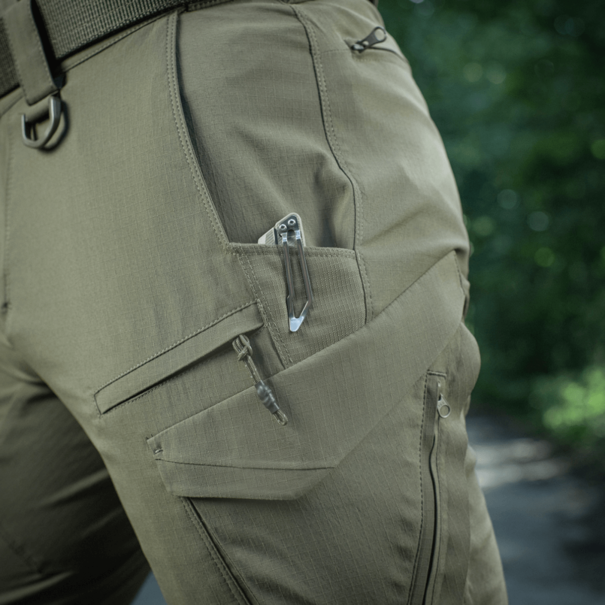 M-Tac Aggressor Summer Flex Shorts i letvægts Flex Rip-Stop stof, med funktionelle lommer og D-ringe, til udendørs aktiviteter.