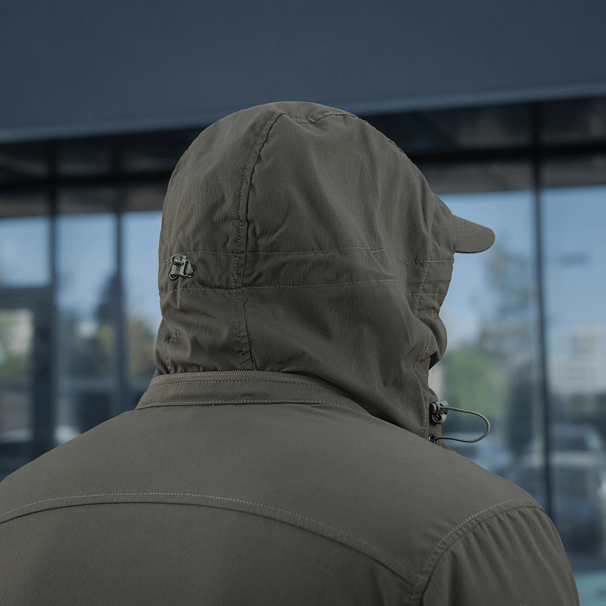 M-Tac Flash Jakke i grå. Let og alsidig jakke, perfekt til vandreture, sport og aktiv hverdag. Ingen velcrofelter, nem at kombinere.