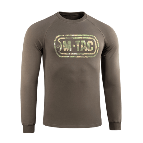 M-Tac Raglan Logo i brun med camouflageprint logo, komfortabelt design, velegnet til både militære og taktiske formål.