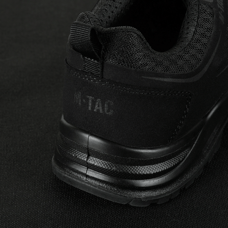 M-Tac Tactical Sneakers IVA med forstærket hæl for holdbarhed og komfort under trekking og outdoor-aktiviteter.