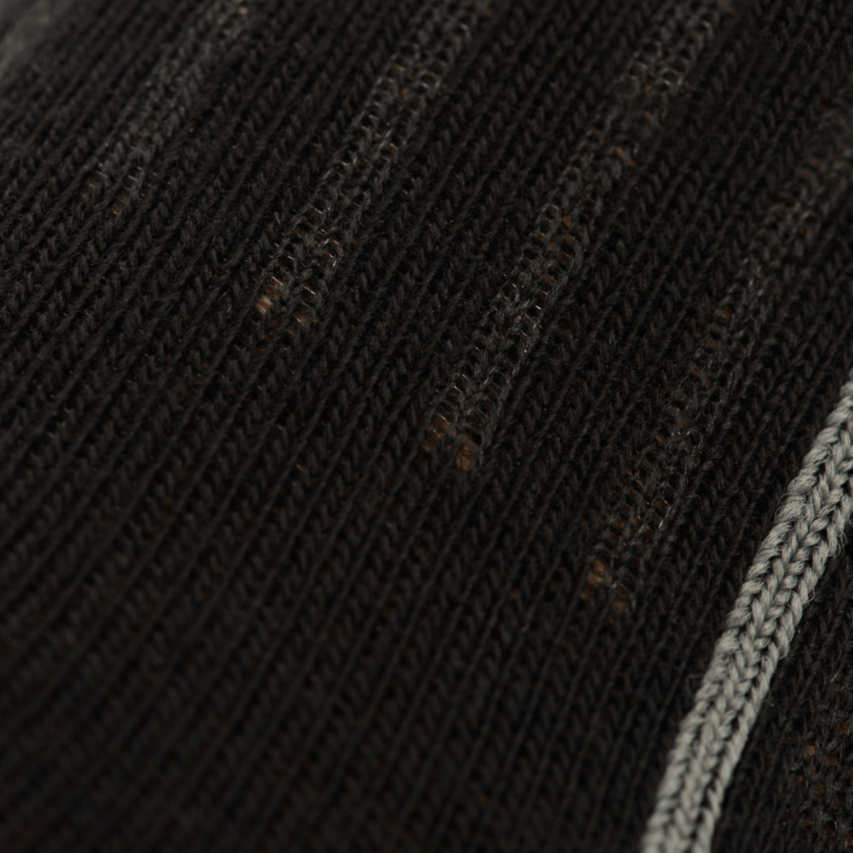 Struktur af M-Tac Letvægtssokker Mk.3 i sort med ergonomiske detaljer for trekking og komfort, åndbart materiale, tæt på visning.