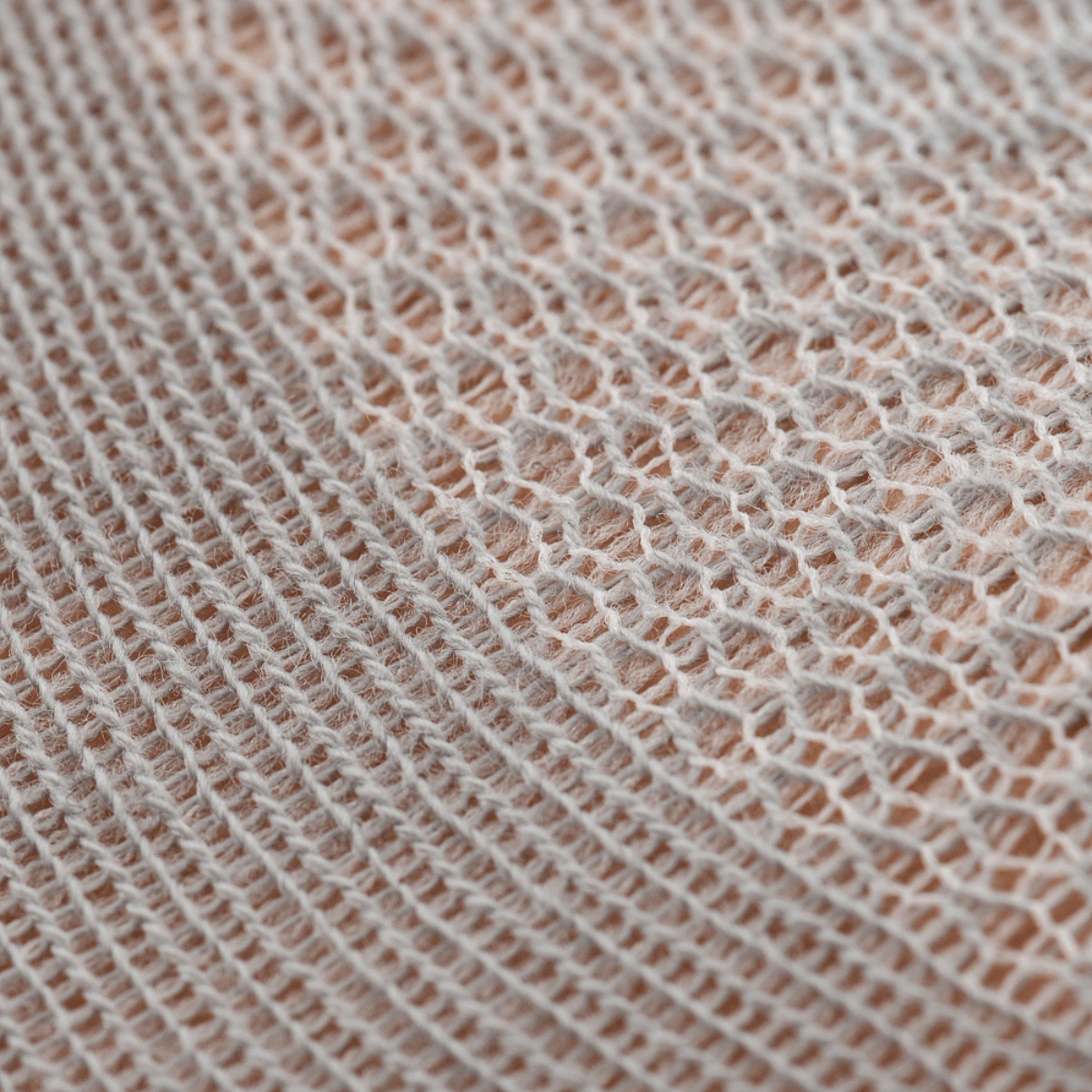 Nærbillede af åndbart materiale i M-Tac Let Sportsokker, designet til komfort og ventilation under løb og udendørsaktiviteter.