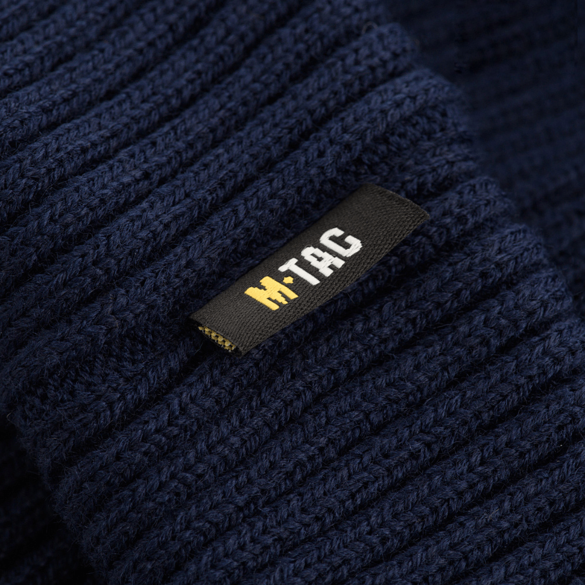 M-Tac Watch Cap 100% Akryl, mørkeblå strikhue med M-Tac logo, ideel til køligt vejr, lavet af industriel dobbeltstrik akrylmateriale.