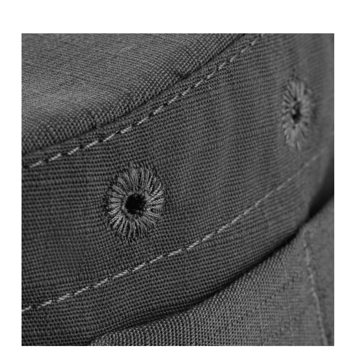 Nærbillede af M-Tac Panamahat Gen. II Flex Rip-Stop, viser slidstærkt rip-stop stof med skjulte syninger.