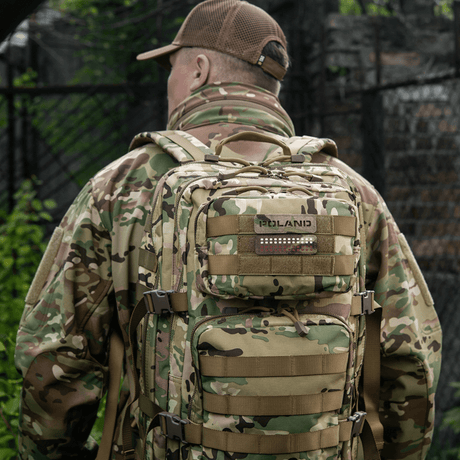 M‑Tac Patch Poland End-to-End 25x80 på camouflage-ryggsäck, hållbar Cordura 500D med velcrofäste.