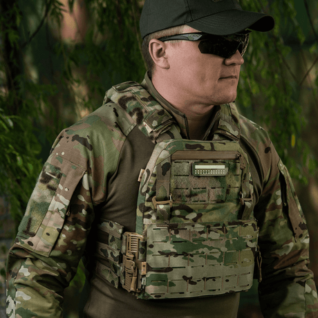 Taktisk utrustning med M-Tac Patch Flag 25x80 Mini Squares i slitstarkt Cordura 500D, perfekt för kläder och utrustning.