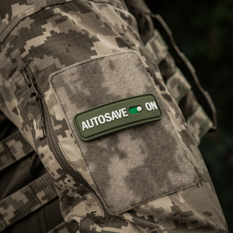 M-Tac Patch Autosave PVC på camouflagetröja, 3D morale-patch i fullfärg, lämplig för kläder, ryggsäck eller taktisk utrustning.