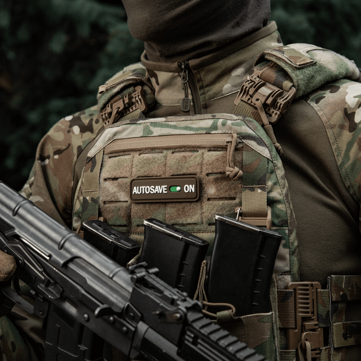 M-Tac Patch Autosave PVC fastgjort på taktisk vest, 3D morale patch med velcro og heldækkende farve, perfekt til outdoor udstyr.