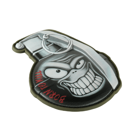 M-Tac Patch M67 Granat 3D PVC med 'Born to Kill'-text i lekfullt granatmotiv, tillverkad i slitstark PVC med Velcro-baksida, storlek 8.8 x 6.8 cm