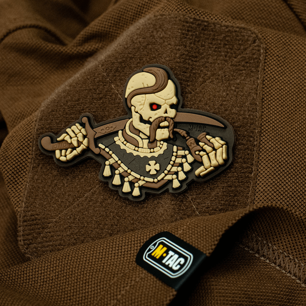 M-Tac Patch You Only Die Once 3D PVC monteret på tøj ved hjælp af velcro, perfekt til militær og taktisk brug.