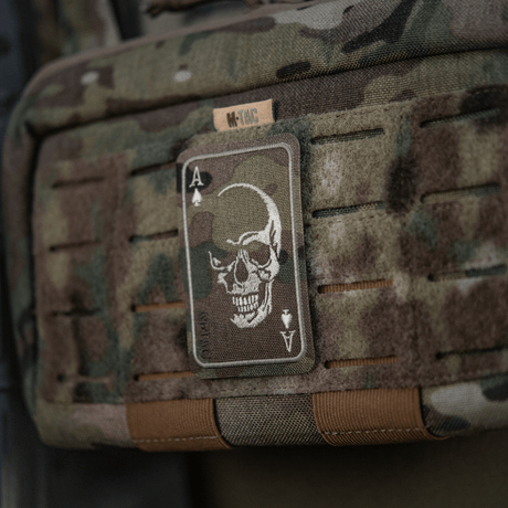 M-Tac Patch Face of War (Broderi) broderat kraniemotiv på Cordura 500D fäst på kamouflageutrustning med Velcro.