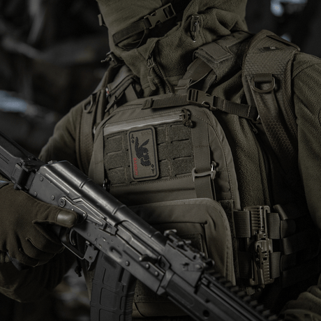M-Tac Patch Bad Boy (Broderi) på uniform, rebel kaninskranium broderat, militaristisk design, symbolik för frihet och mod, Velcro-fäste.