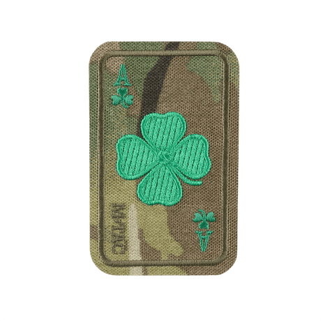 M-Tac Patch Lucky Card (Broderi) med klöverbladsmotiv, broderad på slitstarkt Cordura 500D. Idealisk för kläder och utrustning.