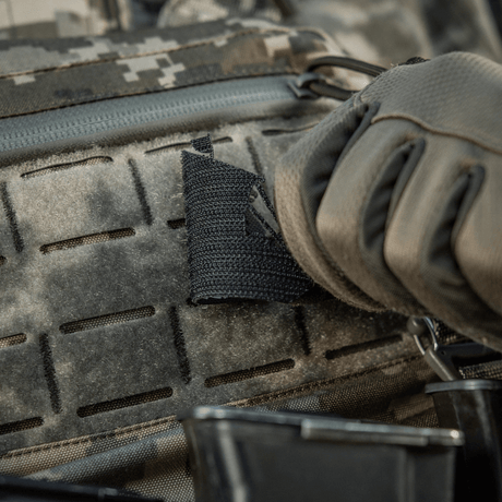 M-Tac Patch Viking Evac monterad på taktisk utrustning i kamouflagemönster.