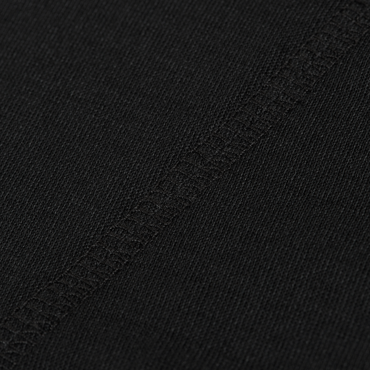 Tæt billede af stoffet fra M-Tac Thermal Fleece Shirt Delta Level 2 Lady i sort polyester, der viser syningen og kvaliteten.