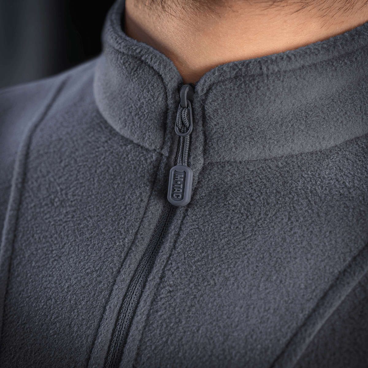 M-Tac Delta Polartec Fleecejakke med halv lynlås, fremstillet af blød og varm Polartec® Micro Series-fleece.