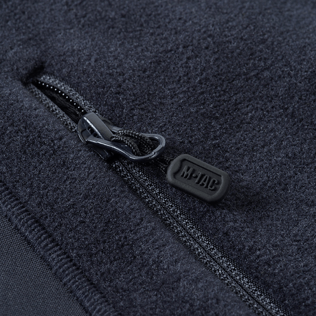 Lynlåsdetalje på M-Tac Polartec Sport Fleecejakke fremstillet af Polartec® 200 Series fleece for optimal varmeisolering og komfort.