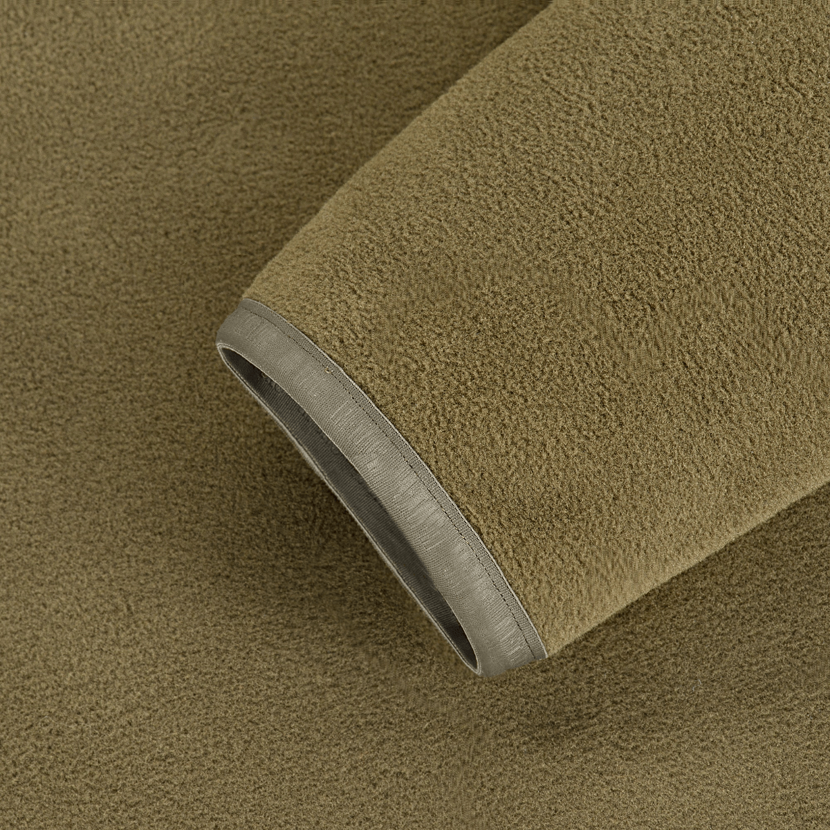 Ærmedetalje af M-Tac Delta Polartec Pullover Dame i beige fleece stof.