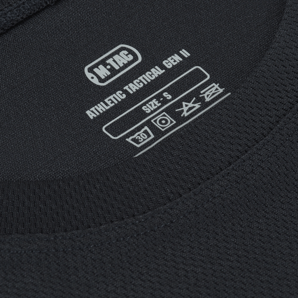 M-Tac Athletic Tactical Gen.II T-shirt – funktionel t-shirt set close-up, viser label og detaljer.