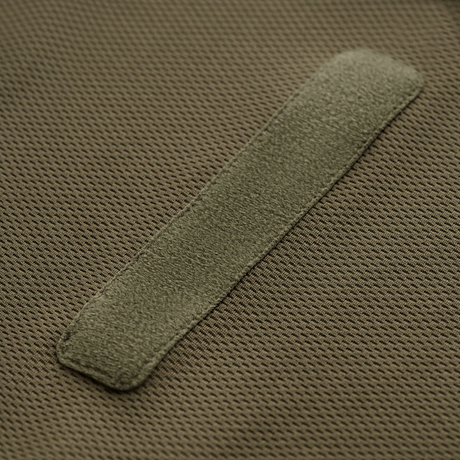 Nærbillede af M-Tac Polo Elite Tactical Coolmax med åndbart Coolmax® materiale og anti-statisk tråd.