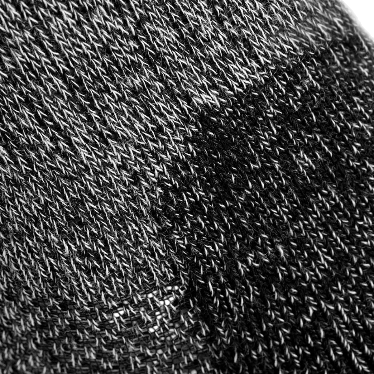 Nærbillede af M-Tac Coolmax 40% Sokker stofstruktur i grå og sort nuancer, ideel til outdoor brug med fugttransporterende Coolmax teknologi.