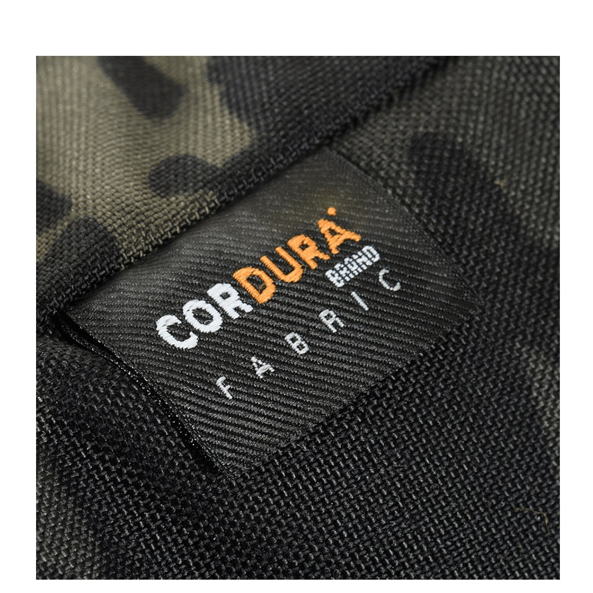 Detaljbillede af M-Tac Konvert Taske Elite i slidstærkt Cordura-stof, viser holdbarhed og kvalitet.