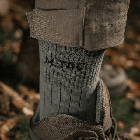 M-Tac Sokker Tactical Army i olivengrøn med ribstruktur og komfortabel pasform, designet til professionelt brug, gallery position 1