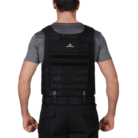 Anorak Rhodium® Tactical I Stik & Skudsikker Vest set bagfra, viser robust design og beskyttelse, passer til NIJ 0101.06-standarder.