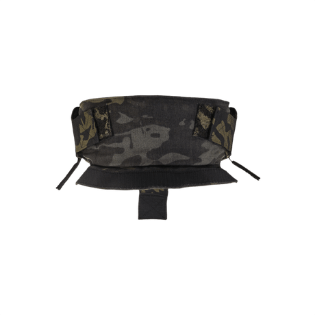 Anorak Titanium® Neck/Throat Protector I i camouflagemönster, designad för maximalt skydd av nacke och hals med hook-and-loop-fästsystem.