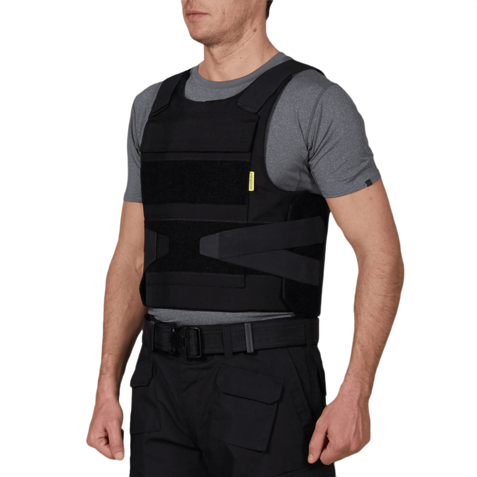 Anorak Chromium® Duty II Skudsikker Vest bæres af en mand, der viser den ergonomiske pasform og Level IIIA beskyttelse.