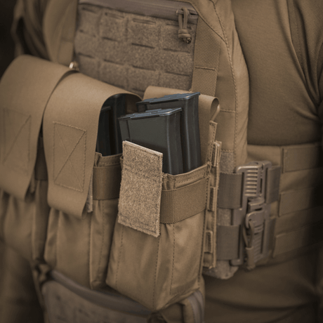 M-Tac ficka för 2 magasin i slitstarkt Cordura med kardborre i galleri position 1 för taktisk användning och NIJ-certifiering.