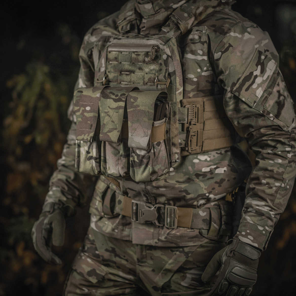 M-Tac taske til 2 magasiner i robust Cordura stof, ideel til taktisk brug i militæret, med lineær densitet på 1000d og 500d.